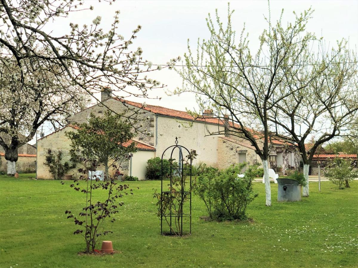Du Cote De L'Ombriere Panzió Geay  Kültér fotó